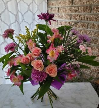 Budget friendly flowers-delivered in Winnipeg-Local Winnipeg Florist ...